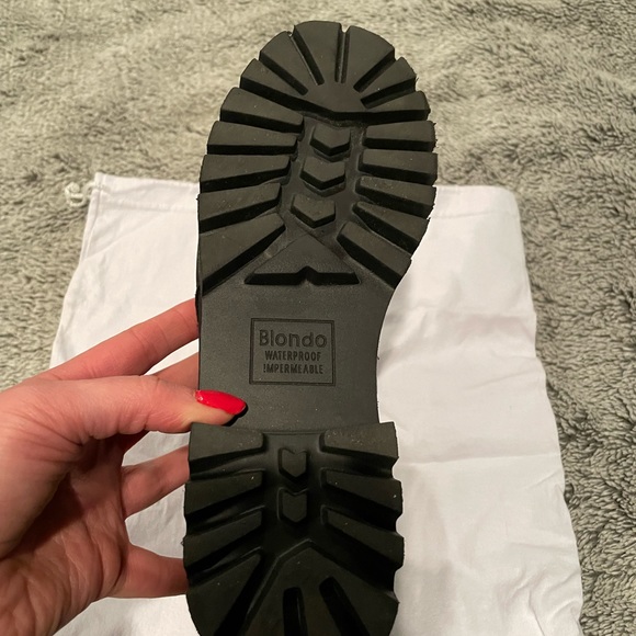 Blondo Waterproof Ankle Boots - Picture 4 of 8